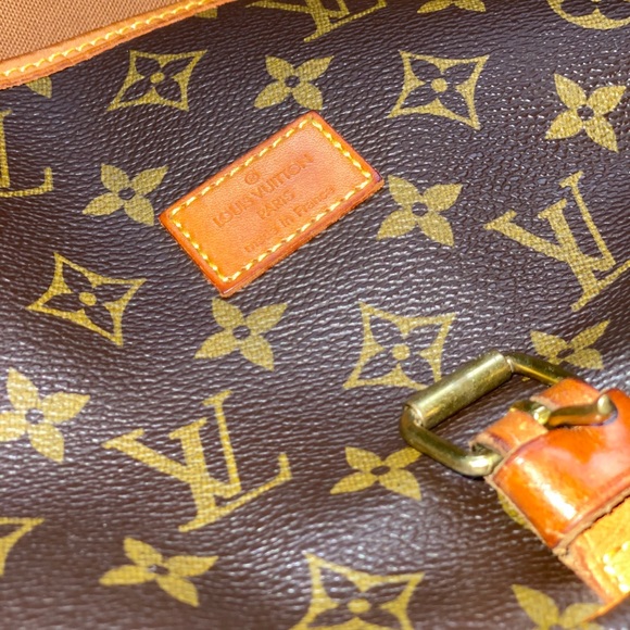 LouisVuitton SaumurCrossbody authenticated by EBTH - Picture 7 of 14